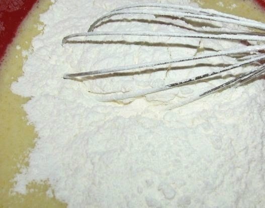 Очень вкусные творожные пончики.Ингредиенты:500 г домашнего творога3 сырых куриных яйца300-400 г ...