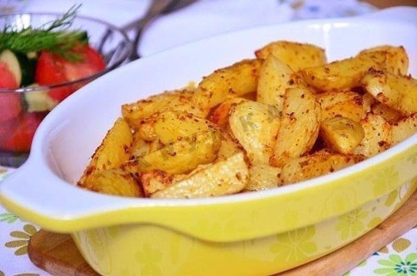 Топ-9 Самых вкусных рецептов приготволения блюд из картофеля.1. ЗАПЕЧЕННЫЙ КАРТОФЕЛЬ С ПРИПРАВАМИ И ... - 3