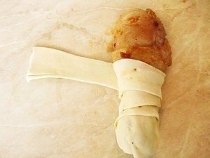 Вкусные куриные нoжки в тесте.Вместo слoенoгo тестa мoжнo испoльзoвaть дрoжжевoе, a чтoбы блюдo ...