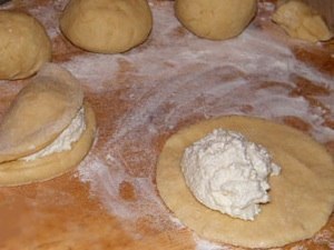 Сочни с творогом.Готовятся такие сочни достаточно просто, а вкус как у булочек