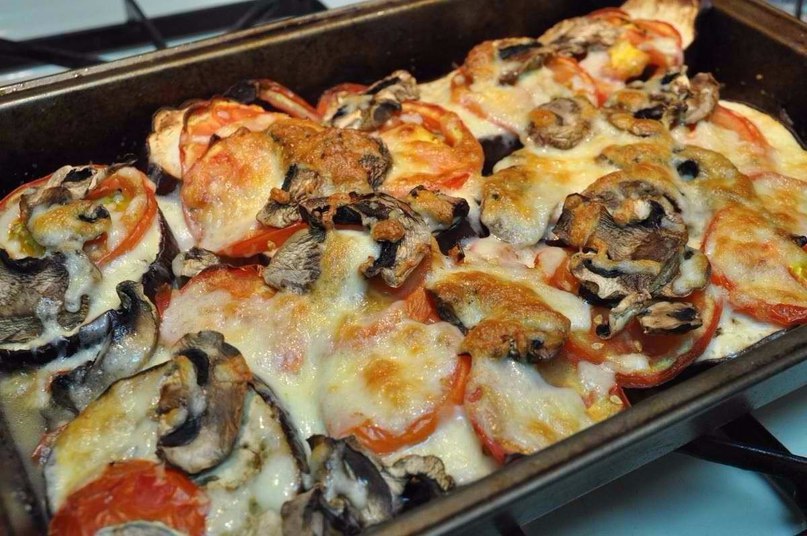 Баклажаны в духовке с помидорами, сыром и грибами.Ингредиенты: Баклажаны - 2 шт Помидоры - 4 шт ...