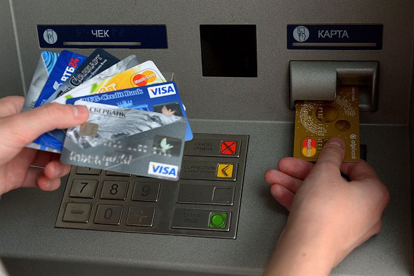 Эксперты спрогнозировали резкий рост краж денег с банковских карт.В 2017 году число краж денег с ...