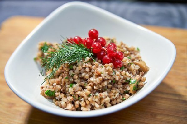 КАК ВКУСНО ПРИГОТОВИТЬ ГРЕЧКУ.Ингредиенты:75 г крупа гречневая25 г лук (репчатый или шалот)5 г ...