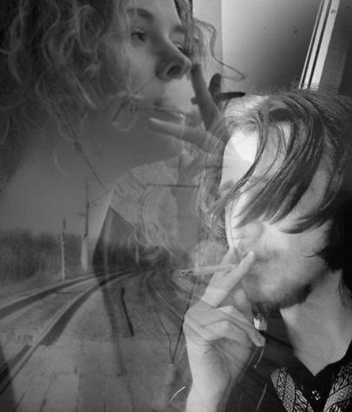 @. Я тебя потерял на вокзале холодных огней, Где по-белому чёрные тени кружились, как ветер. Ты ...