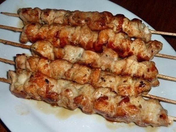 Шашлык из курицы в духовке.Ингредиенты:Филе курицы — 2 ШтукиРастительное масло — 2 Ст. ложкиЧеснок — ... - 5