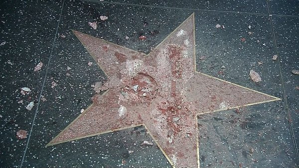 Вот так сейчас выглядит звезда Дональда Трампа на голливудской