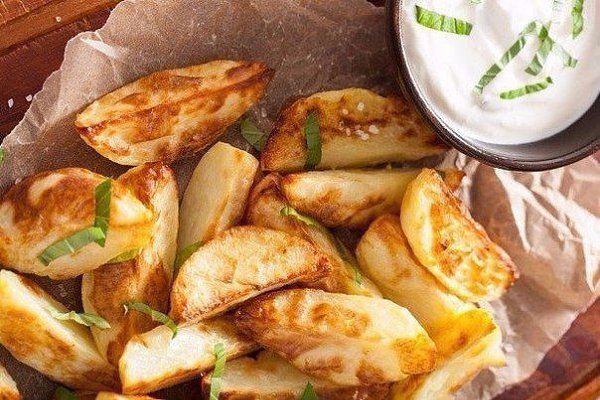 Топ-9 Самых вкусных рецептов приготволения блюд из картофеля.1. ЗАПЕЧЕННЫЙ КАРТОФЕЛЬ С ПРИПРАВАМИ И ... - 2