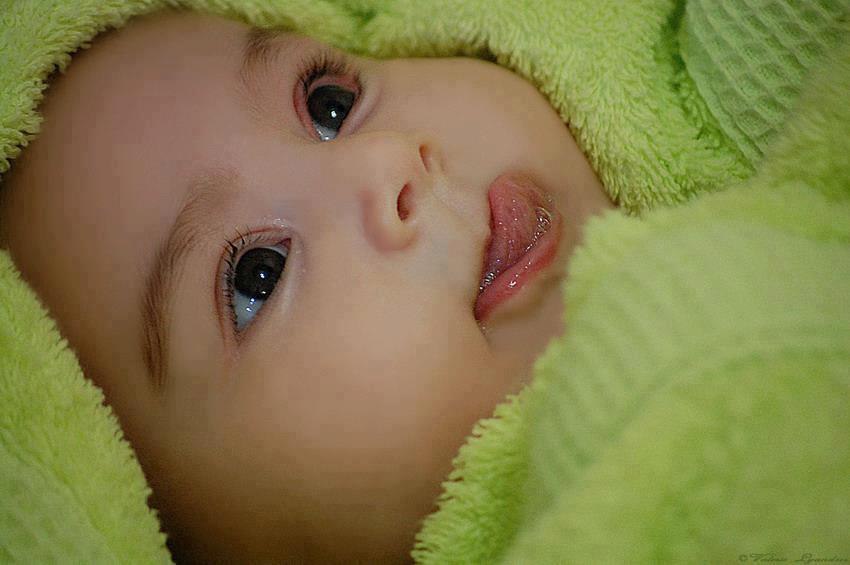 У светлоглазых рождаются кареглазые дети. Красивые малыши. Красивые младенцы девочки. Младенцы с зелеными глазами. Самые красивые малыши.