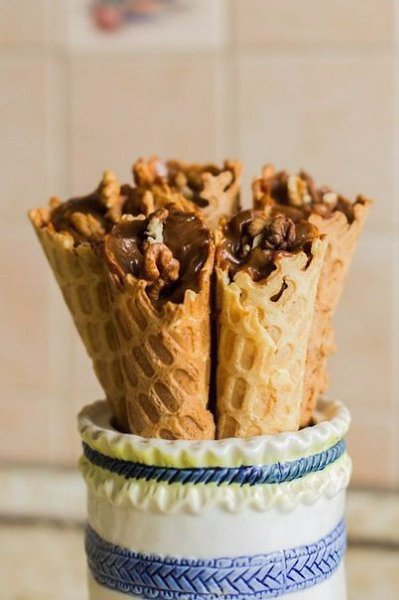 Вафельные трубочки — вкус детства. Ингредиенты: Яйцо куриное — 1 шт. Вода — 500 мл Масло сливочное — ... - 3