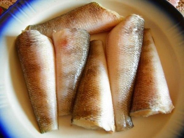 Рыба по-гречески.ИнгредиентыРыба (хек, минтай, ледяная, судак) - 1кг.1 большое яблоко зеленых ... - 2