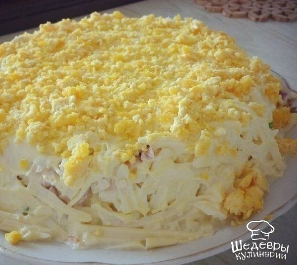 САМЫЙ ВКУСНЫЙ САЛАТИК.Проще не придумаешь!ИНГРЕДИЕНТЫ: Картофель Морковь лук солёный огурец шпроты ...
