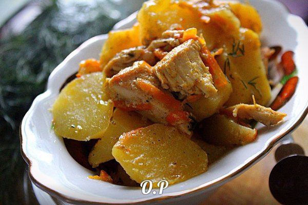 Картошка тушенная с курицей в молоке.Для приготовления понадобится: куриная грудка - 500 гр ...