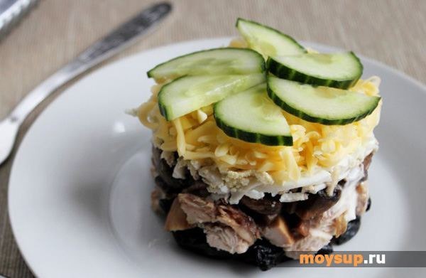 Салат с курицей и черносливом.на 100грамм - 117.97 ккалБ/Ж/У - 8.36/6.27/7.58Ингредиенты:Курица ...
