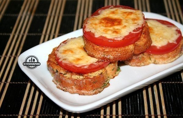 ГРЕНКИ С ПОМИДОРАМИ И СЫРОМ К ЗАВТРАКУ.Ингредиенты на 1 порцию:- 3 кусочка хлеба, лучше всего от ...