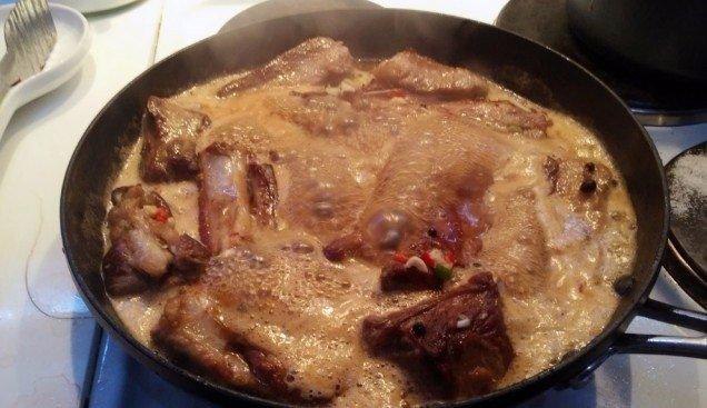 CВИНЫЕ РЁБРЫШКИ В ПИВЕ.ИНГРЕДИЕНТЫ: 1 кг свиных ребер 200 мл темного пива 3 ст.л. меда (любого) 20 г ... - 4