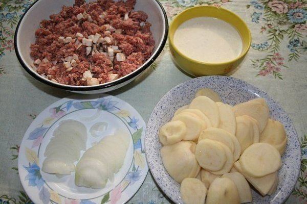 Мясная запеканка.Просто вкусно...Ингредиенты: картофель (6шт), фарш свинина+говядина (400г),грибы ... - 3