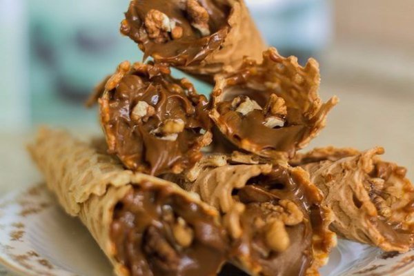 Вафельные трубочки — вкус детства. Ингредиенты: Яйцо куриное — 1 шт. Вода — 500 мл Масло сливочное — ... - 2