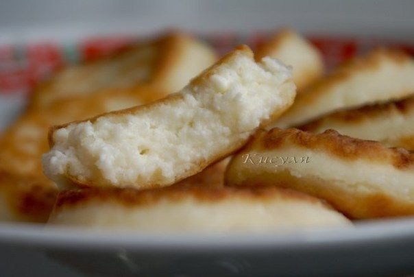 Сырники нежнейшие и пышные (без яиц).Ингредиенты:творог до 17 % жирности (две пачки по 180 г)соль ... - 3