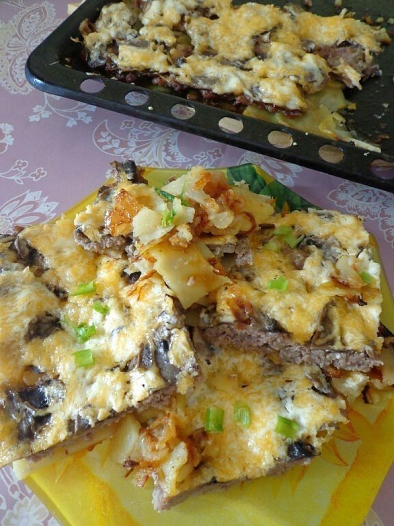 Самая вкусная и простая запеканка.Ингредиенты:Шампиньоны — по вкусуСыр — по вкусуСметана — 2 ст. ...
