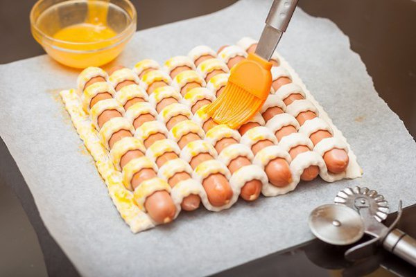 Сосиски в тесте. Сосиски в тесте любят и взрослые и дети. Предлагаю вам немного необычный и ... - 7