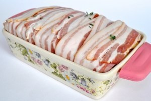 КАРТОФЕЛЬНЫЙ МИЛЬФЕЙ.Ингредиенты:Картофель - 5 шт.Сыр Пармезан - 100 гМасло сливочное - 60 гБекон - ... - 7