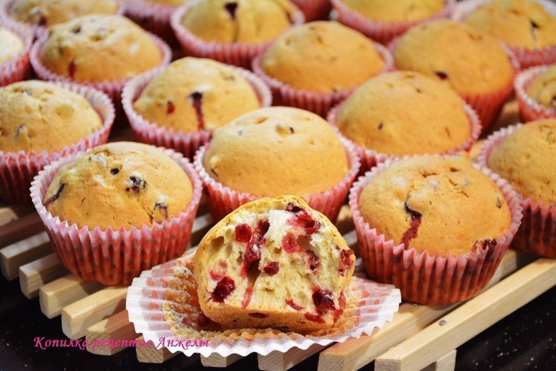МАФФИНЫ НА КЕФИРЕ.Ингредиенты (на 18 небольших маффинов): Все продукты комнатной температуры!* 250 ...