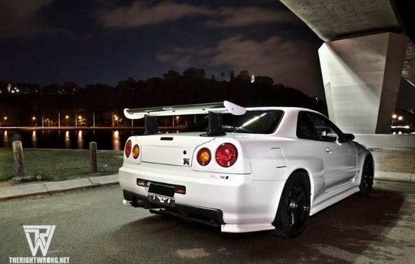 Nissan Skyline R34 GTR - 3