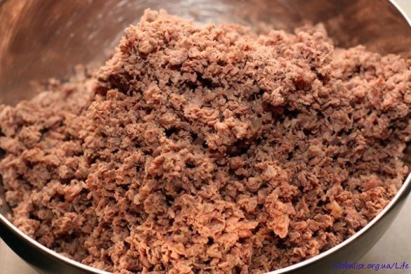 Традиционные блинчики с мясом.Автор: Анна КростенскаяИнгредиенты:700 г голяшка говяжья без кости250 ... - 3