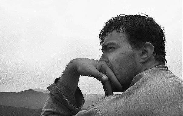 Говорят, что сильные не плачут. Говорят, им нипочём гроза… Просто эти люди часто прячут Красные от ...