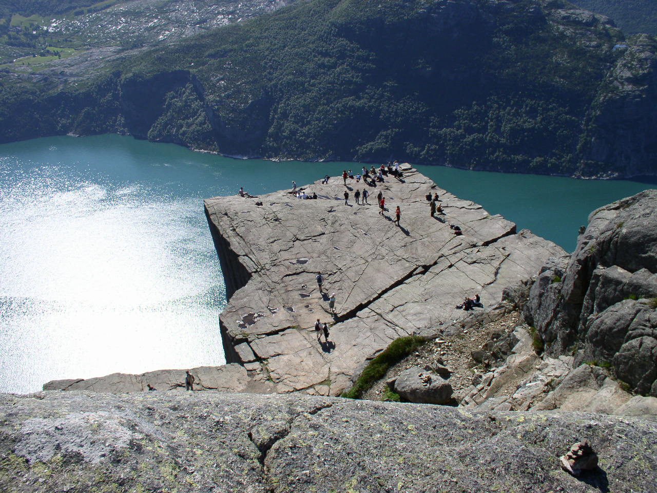    (Preikestolen).       .    ,  ... - 6