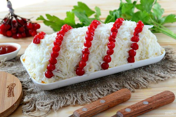 Салат из куриной грудинки.Ингредиенты:Куриная грудка — 1 ШтукаЯйца куриные — 3 ШтукиКукуруза ...