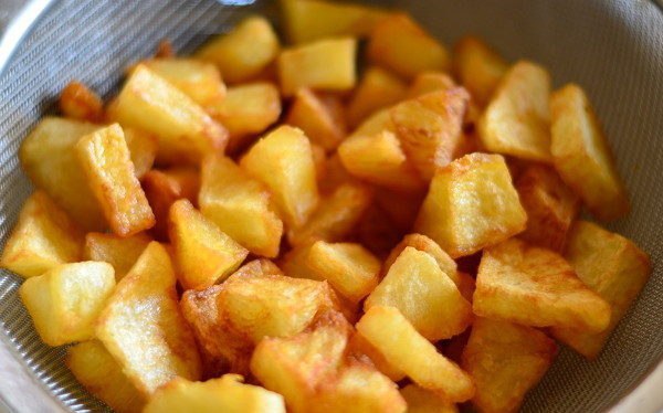 Хрустящий жареный картофель.Отличный рецепт вкуснейшей картошки, хрустящей снаружи и мягкой внутри. ... - 5