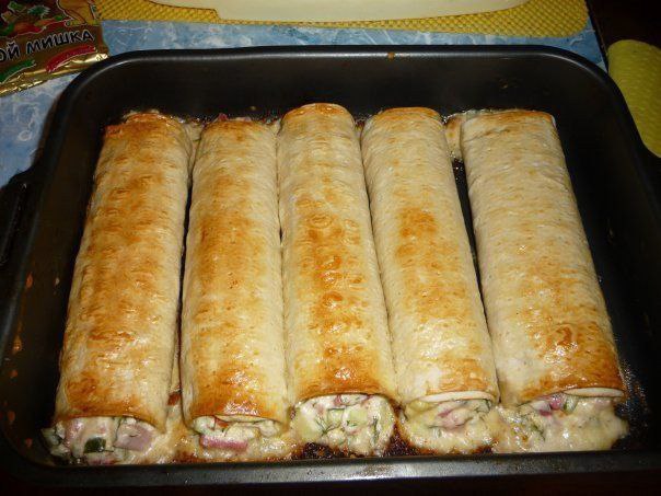 ЗАКУСКА ИЗ ТОНКОГО ЛАВАША.Рецепт проще простого, а вот вкус - незабываемый!ИНГРЕДИЕНТЫ: тонкий лаваш ...