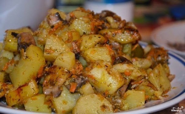 Картошка с шампиньонами в мультиварке. Ингредиенты: 600 гр картошки 250-300 гр свежих шампиньонов 1 ...
