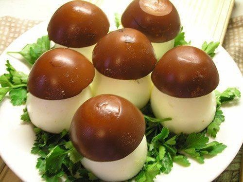 Грибочки-боровички.Нам потребуется:1. вареные яйца2. баночка печени трески (можно и шпроты ... - 6