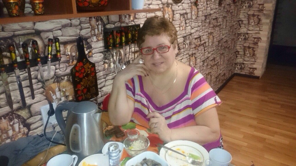 Приручи меня, словно кошку. Я - не дикая. Я - ручная. Со мной будет немного сложно, Но я знаю дорогу ...