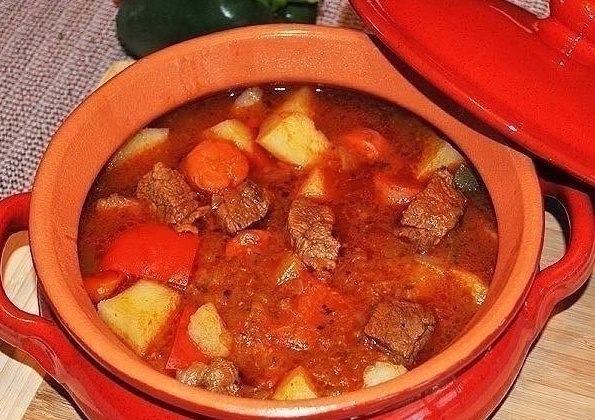 ТОП-10 потрясающих рецептов блюд в горшочках.1.Жаркое из курицы по-русскиИнгредиенты:Курица весом ... - 7