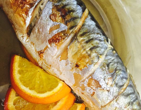 ЗАПЕЧЕННАЯ СКУМБРИЯ С АПЕЛЬСИНОМ.Ингредиенты:- Тушка скумбрии - 1 шт- Апельсин - 0,5 шт- Соль, ...