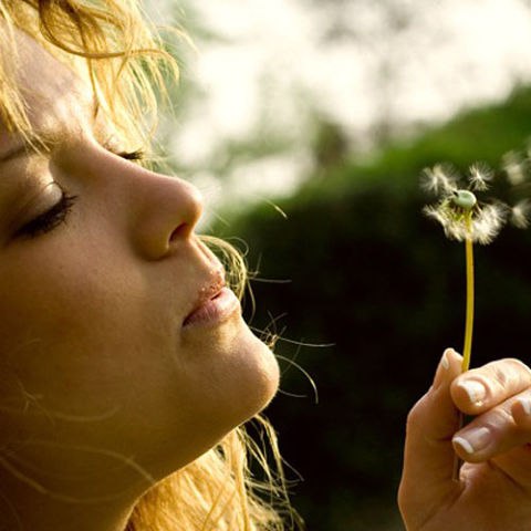 ))).Никого ни о чём не прошуИ на злую Судьбину не сетую.Полной грудью свободно дышу,То же сделать и ...