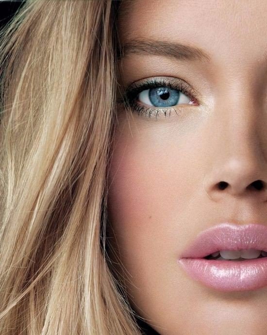 5 эффективных тонизирующих чудо-масок для лица. 1. Взбейте белок, добавьте 2 чайные ложки муки и 1 ...