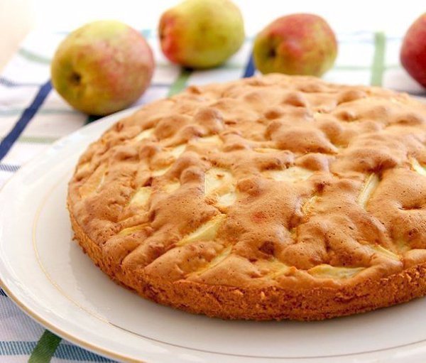Очень вкусная шарлотка-лентяйка.Нам понадобится :9 столовых ложек растительного масла без запахапол ... - 10