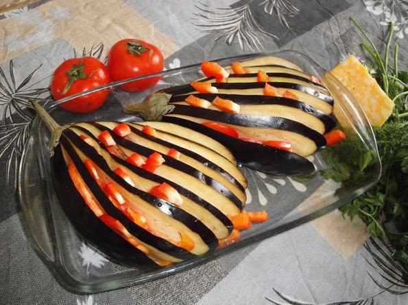 Баклажаны с сыром и чесноком - Баклажанный веер. Вам потребуется: два баклажана один болгарский ... - 6