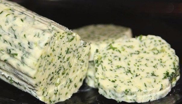 Предлагаем приготовить очень ароматное и вкусное масло к завтраку. ЧЕСНОЧНО-УКРОПНОЕ МАСЛО НА ...