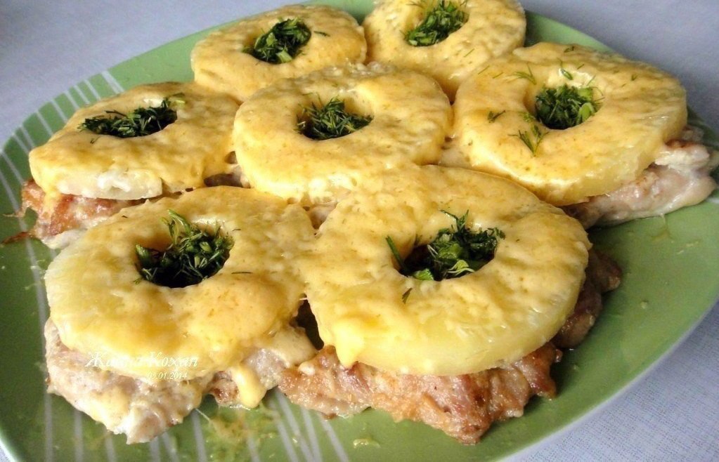 Куриные отбивные с ананасом .Ингредиенты:1кг куриного филе 1 банка консервированного ананаса ...