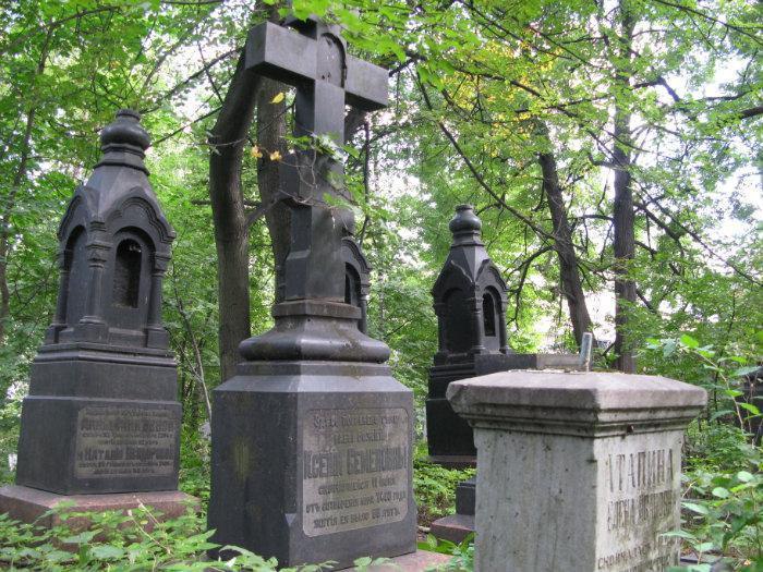Петербургские легенды: Малоохтинское кладбище.У Малоохтинского кладбища, на котором захоронены ...