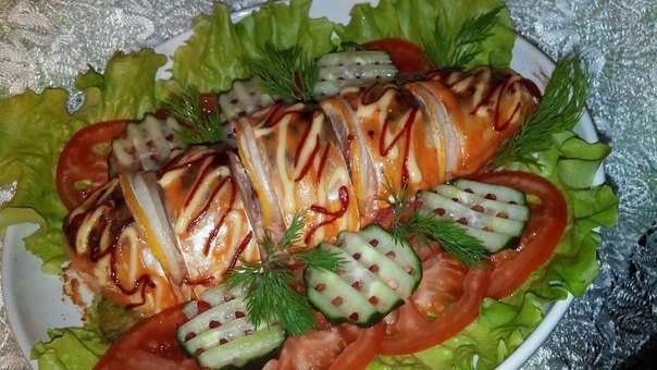 Скумбрия с кетчупом и майонезом. Скумбрию почистить , отрезать плавники и хвост, хорошо вымыть и ...