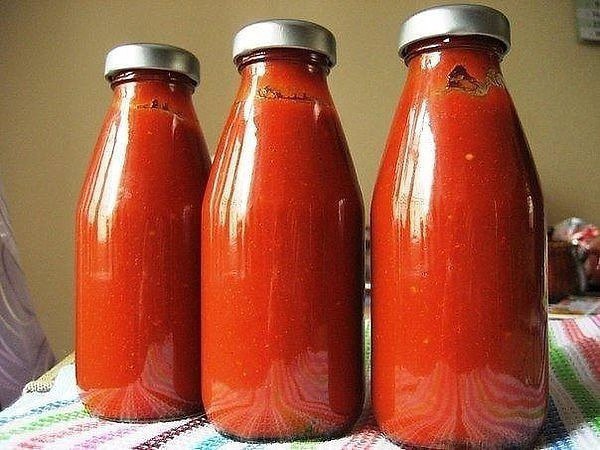 ДОМАШНИЙ КЕТЧУП Вкуснее чем из магазина! ИНГРЕДИЕНТЫ: 4 кг помидоров (лучше сливки) 6 крупных ...