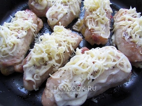 Рулетики из свинины с ананасами и сыром. Ингредиенты: Свиная вырезка с тонкой жировой прослойкой - 1 ... - 8