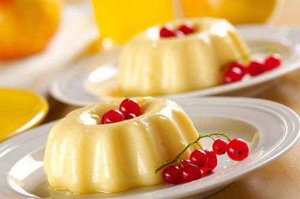 Пудинги для детей после года.1.Сливочный пудингИнгредиенты:сметана 20% жирности — 200 гр.яйца ... - 3