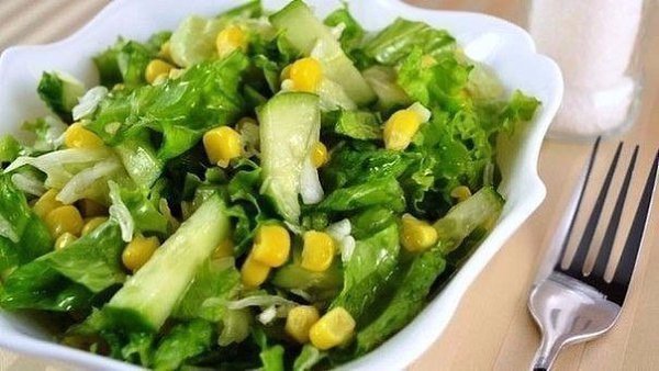 ТОП-7 вкусных салатов без майонеза.1. Салат овощной с маслинами и фетой.Ингредиенты:помидоры, ... - 3